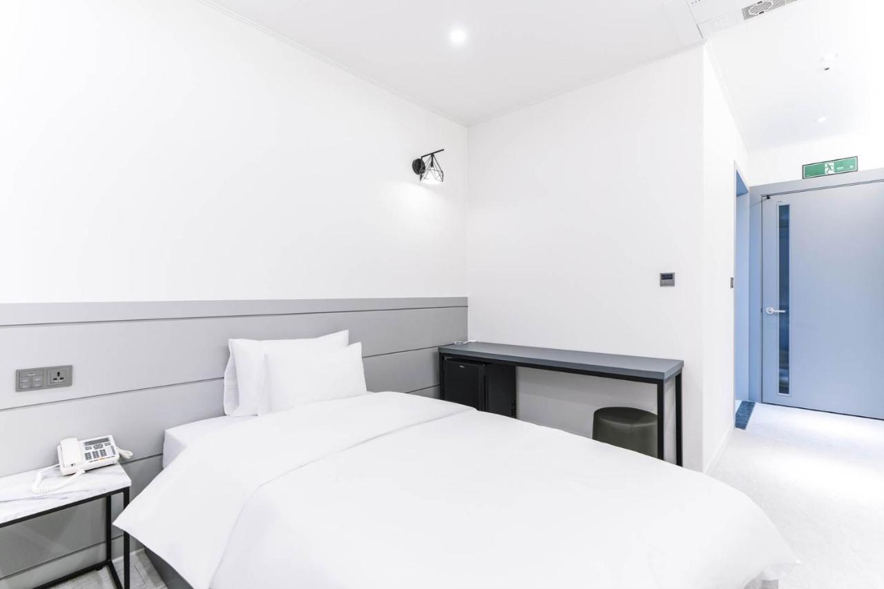 Pyeongtaek Godeok Rich Stay Hotel Exterior photo